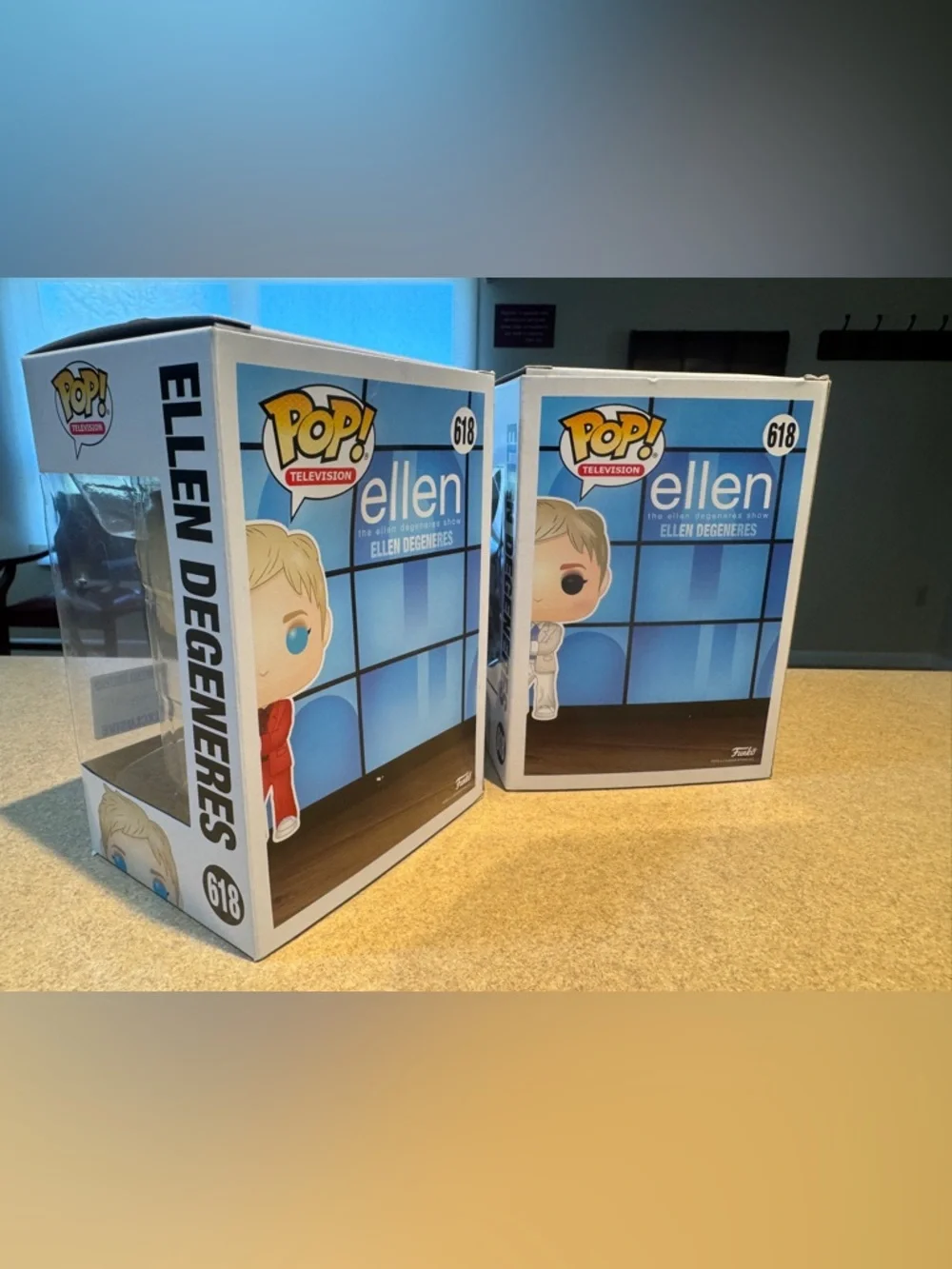 Set of 2 Vinyl collectible figure Ellen DeGeneres #618 by Funko Pop - Picture 2 of 2